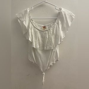 white crop top off the shoulder shirt